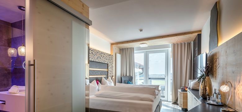 Das Stemp****S Wellnessresort: Doppelzimmer Spatzennest image #3